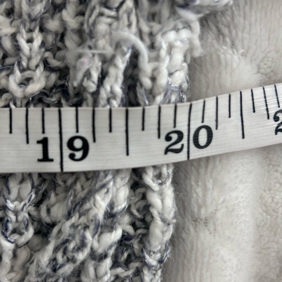Free People Marled Gray and White Sweater Tunic Size Medium - Picture 3 of 6